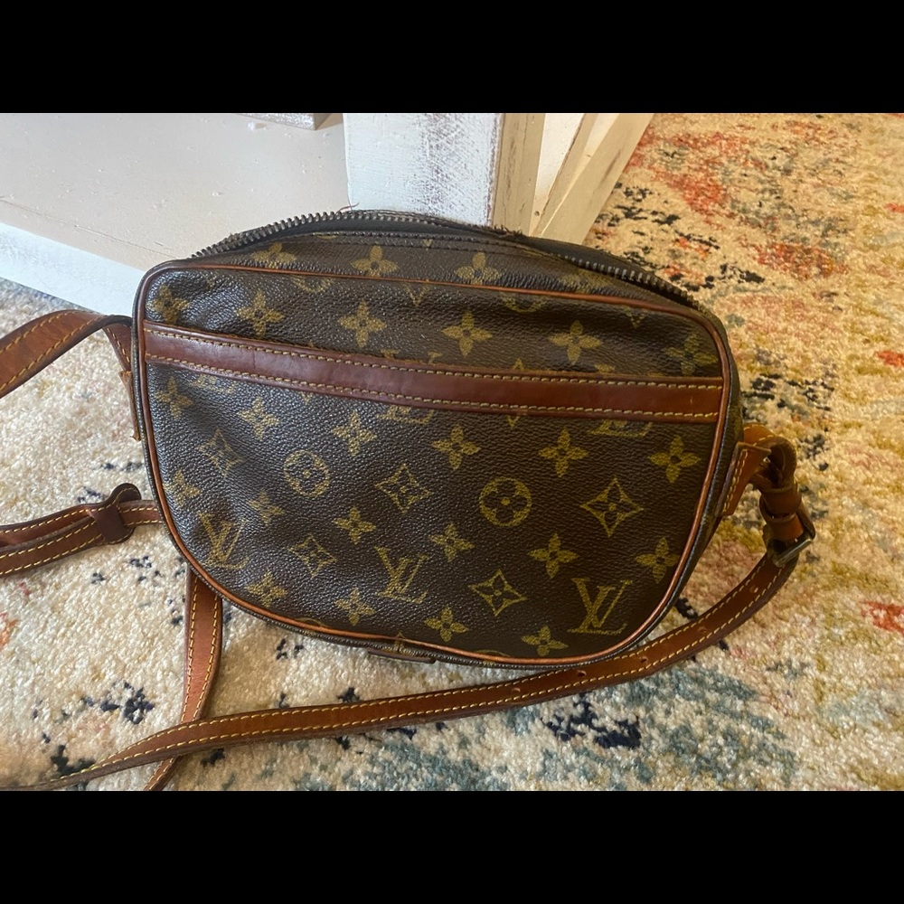 Crossbody - Picture 2 of 9